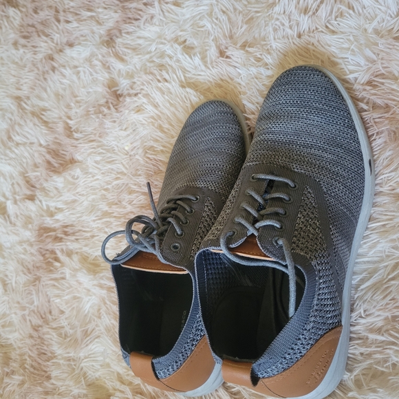 Elegant Gray and Tan Men\'s Oxfords